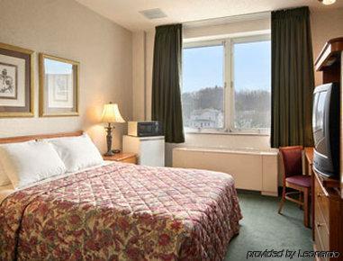 Elkins Inn And Suites 客房 照片